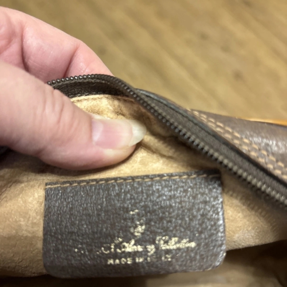 AUTHENTIC VINTAGE Gucci Beige and Brown Monogram Bag - Picture 9 of 10